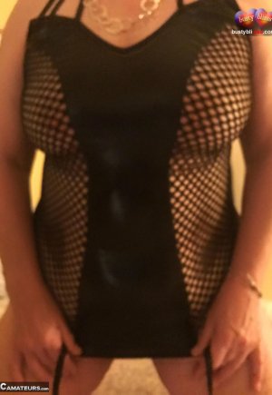 Зрелая леди грудастая Блисс вылизывает свою киску после того, как облизала член Фото 7